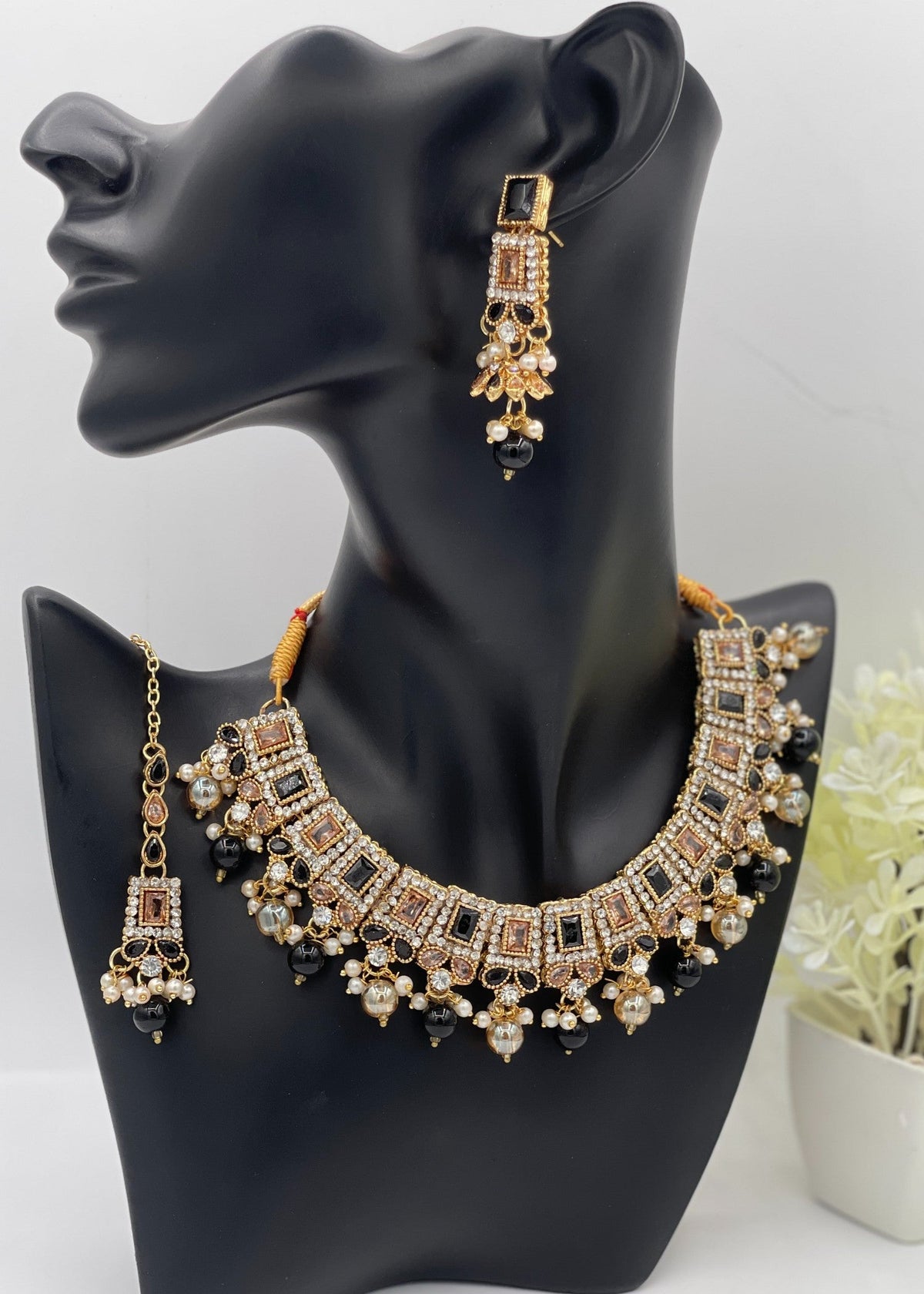 Shop the Mughal Emerald Set from Zarosh Jewel
