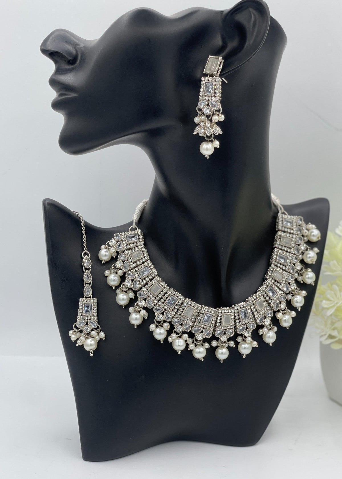 Shop the Mughal Emerald Set from Zarosh Jewel