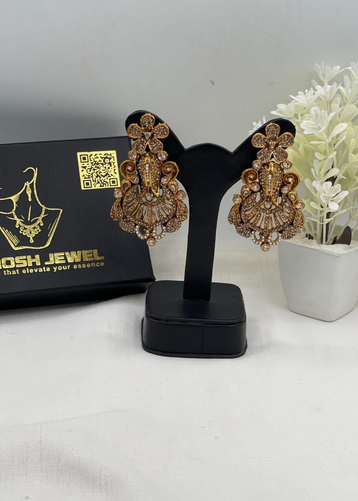 Shop the Munira Elegent Earring from Zarosh Jewel