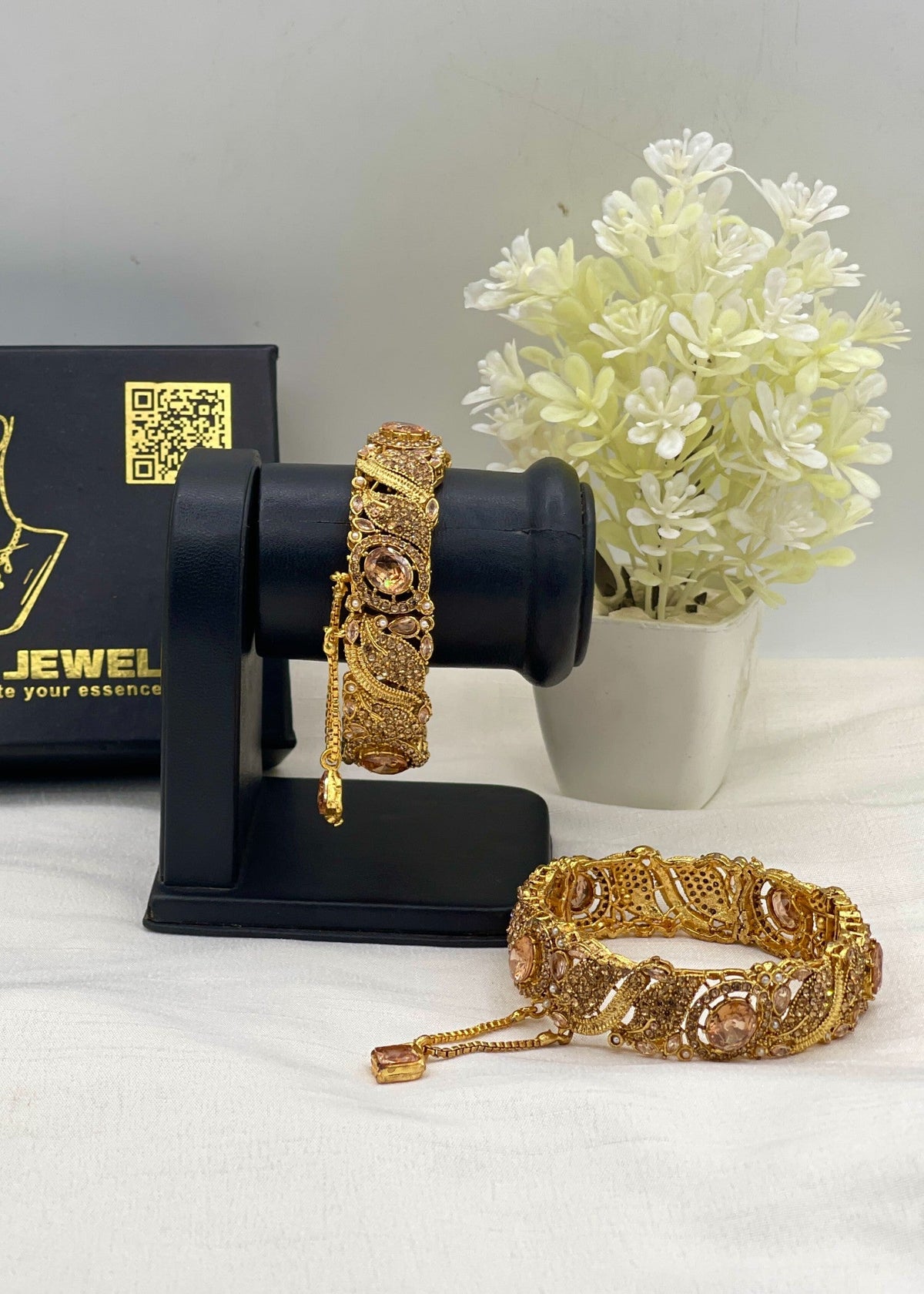 Shop the Naal Traditional Bangle from Zarosh Jewel