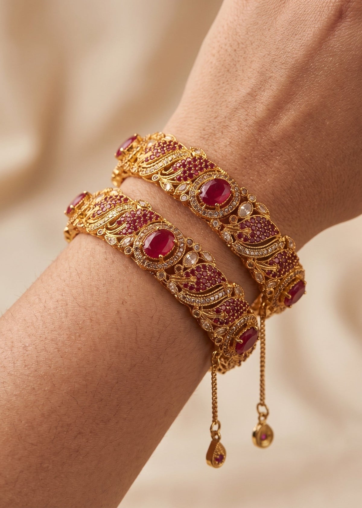 Shop the Naal Traditional Bangle from Zarosh Jewel