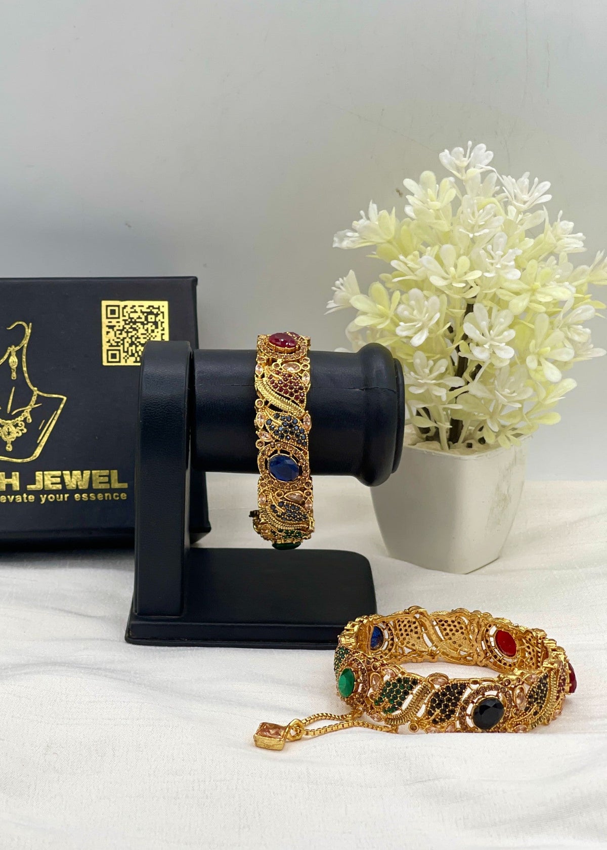 Shop the Naal Traditional Bangle from Zarosh Jewel