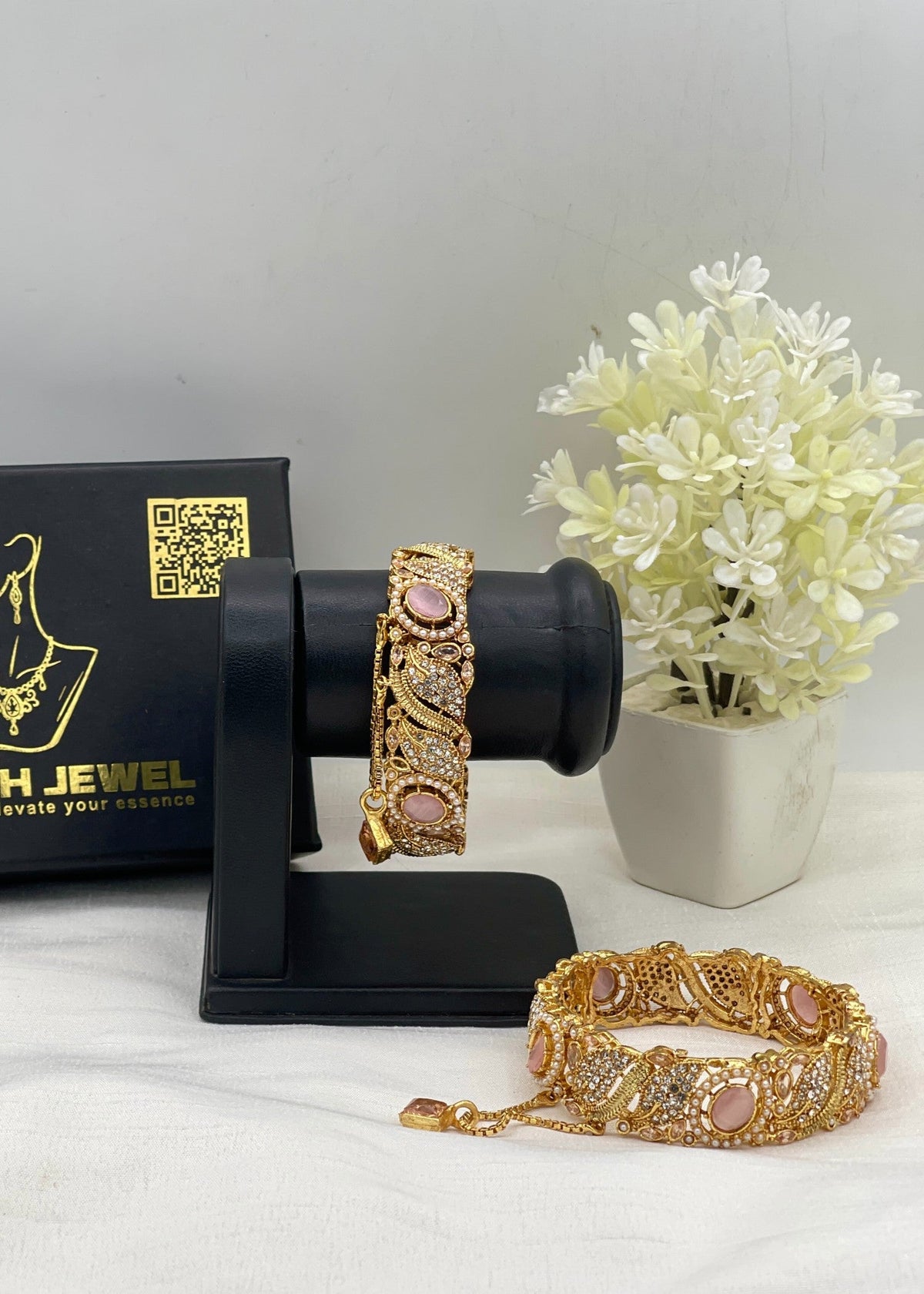 Shop the Naal Traditional Bangle from Zarosh Jewel