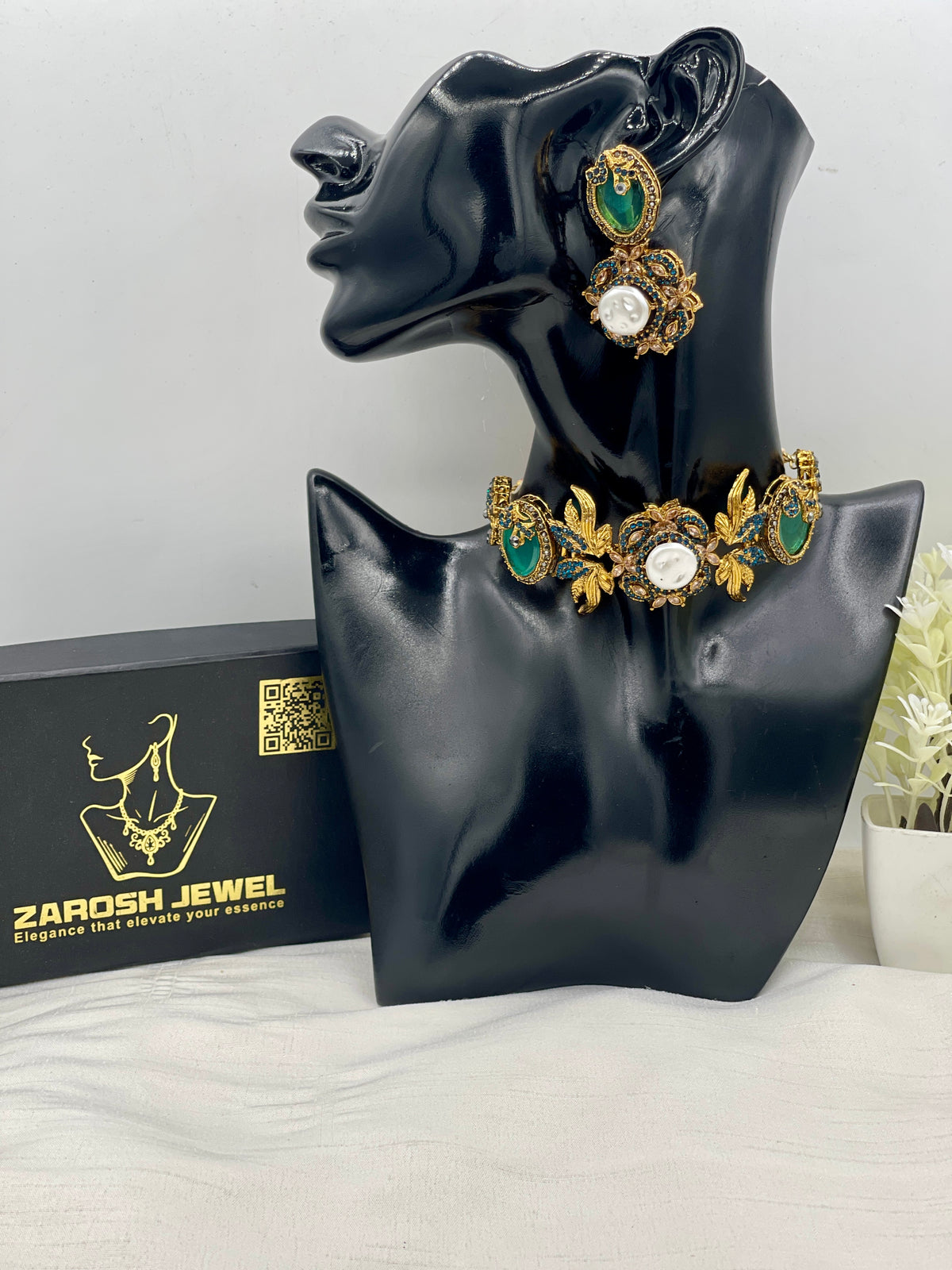 Shop the Nahila Traditional Choker Set from Zarosh Jewel