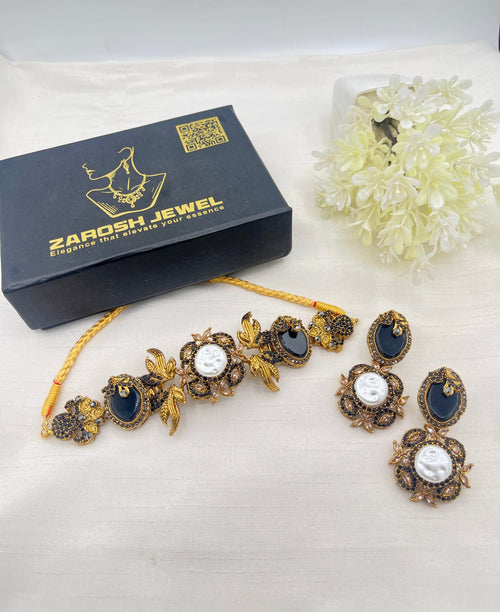 Shop the Nahila Traditional Choker Set from Zarosh Jewel