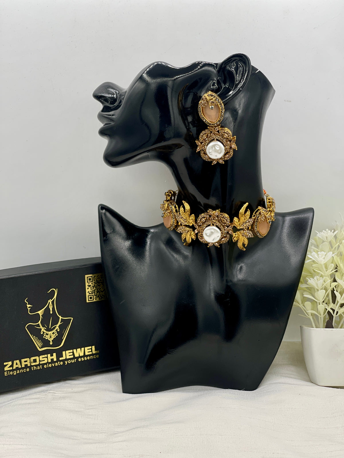 Shop the Nahila Traditional Choker Set from Zarosh Jewel