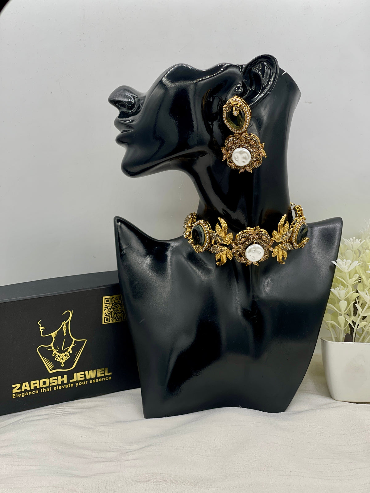 Shop the Nahila Traditional Choker Set from Zarosh Jewel