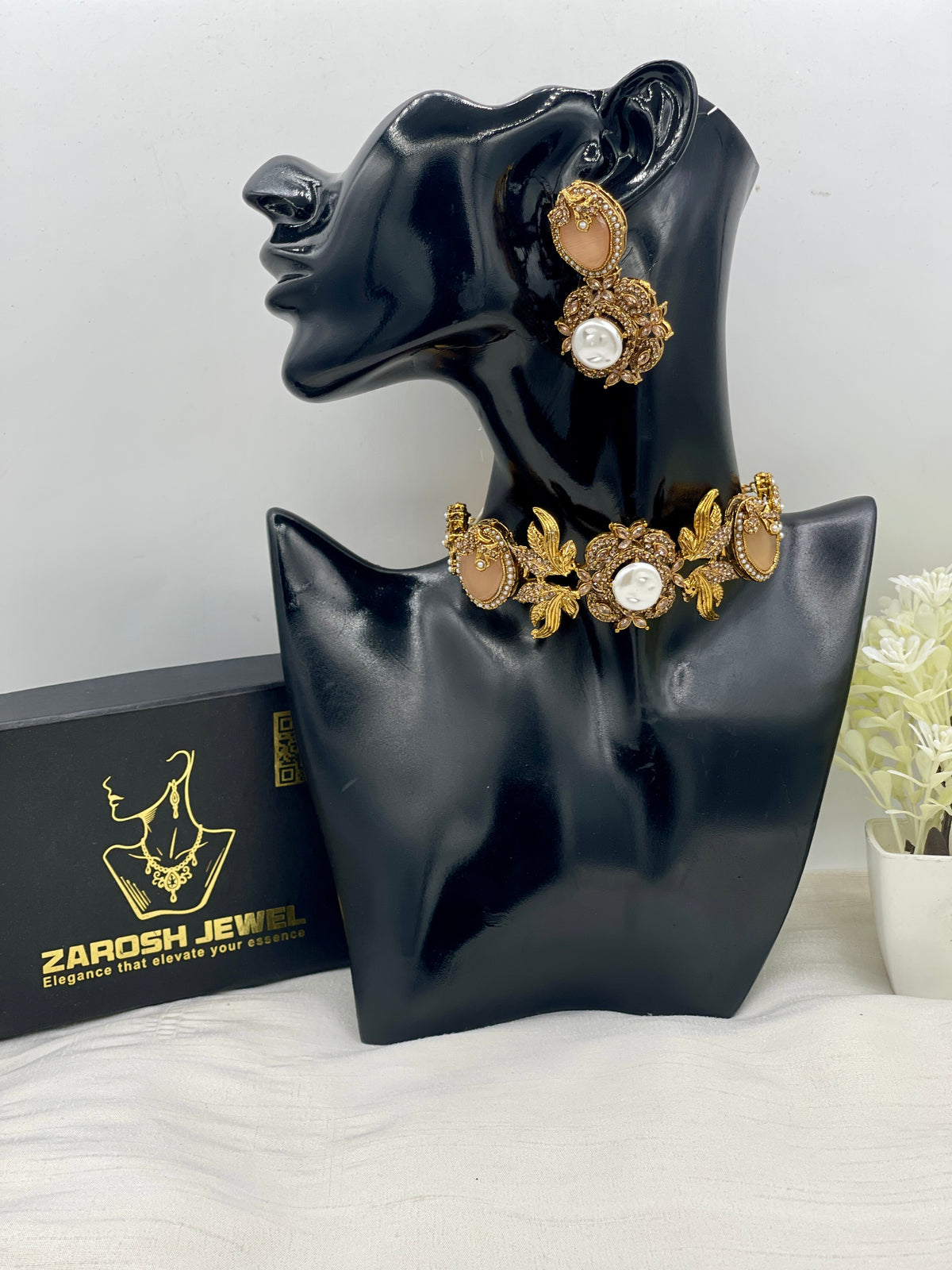 Shop the Nahila Traditional Choker Set from Zarosh Jewel