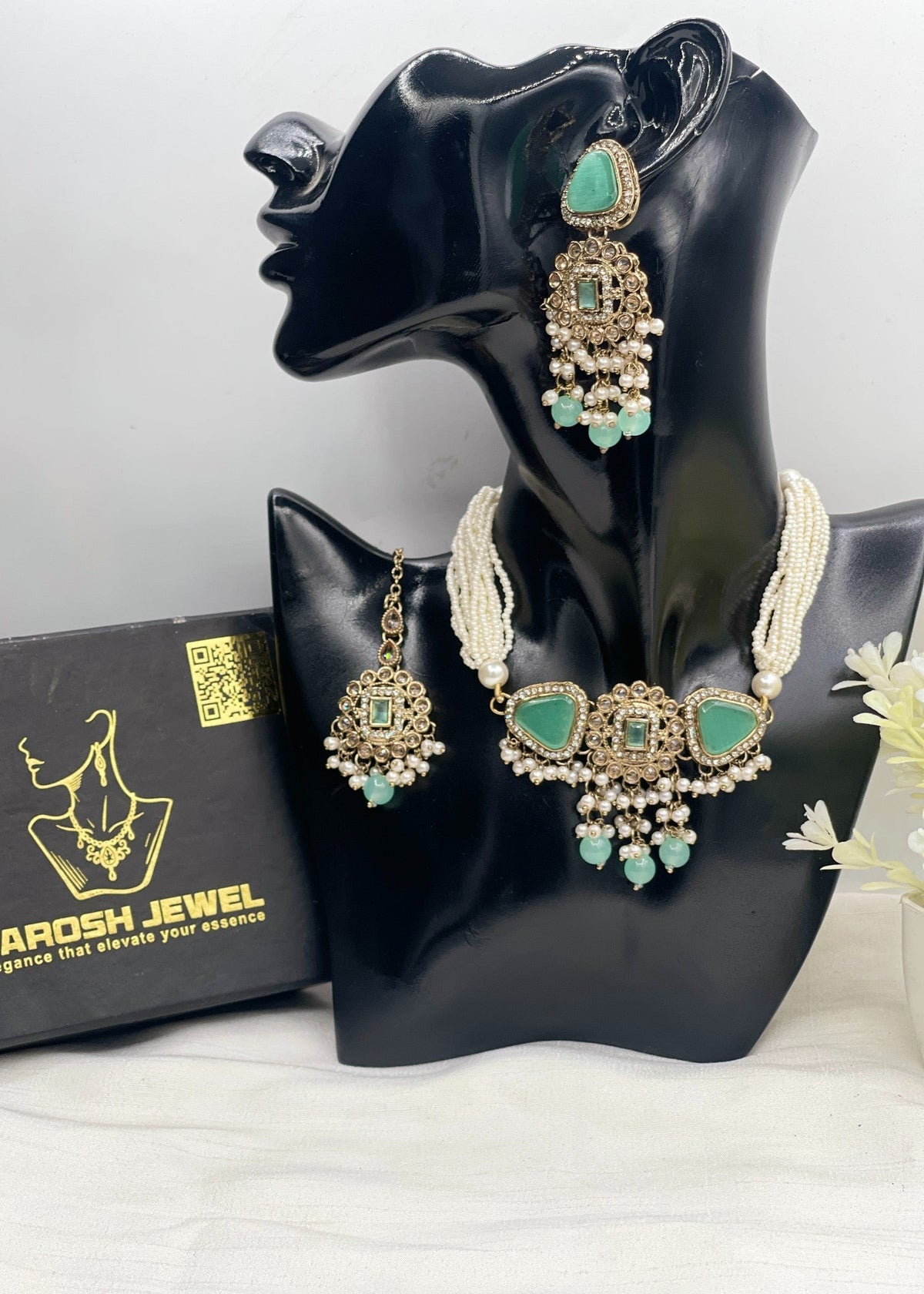 Shop the Naila Choker Set from Zarosh Jewel