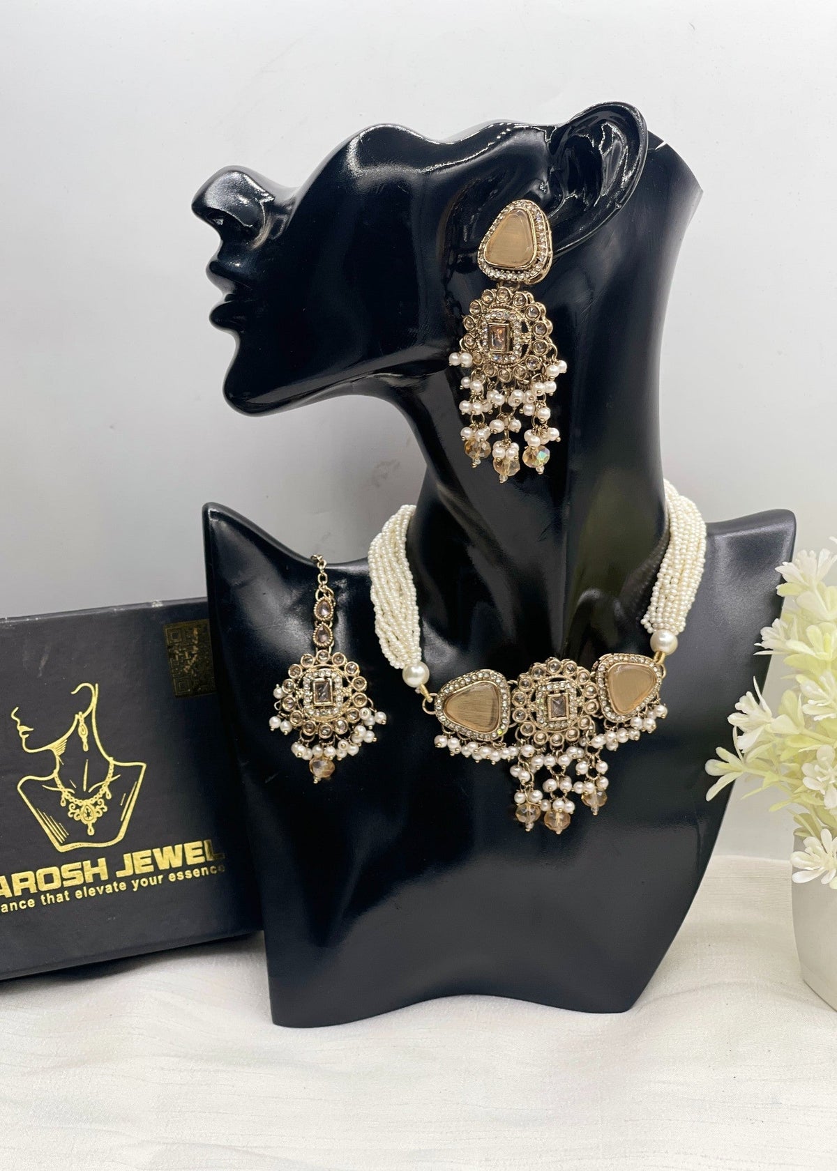 Shop the Naila Choker Set from Zarosh Jewel