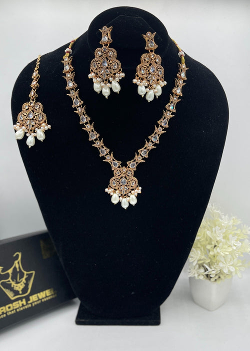 Shop the Nayab Luxe Necklace set from Zarosh Jewel