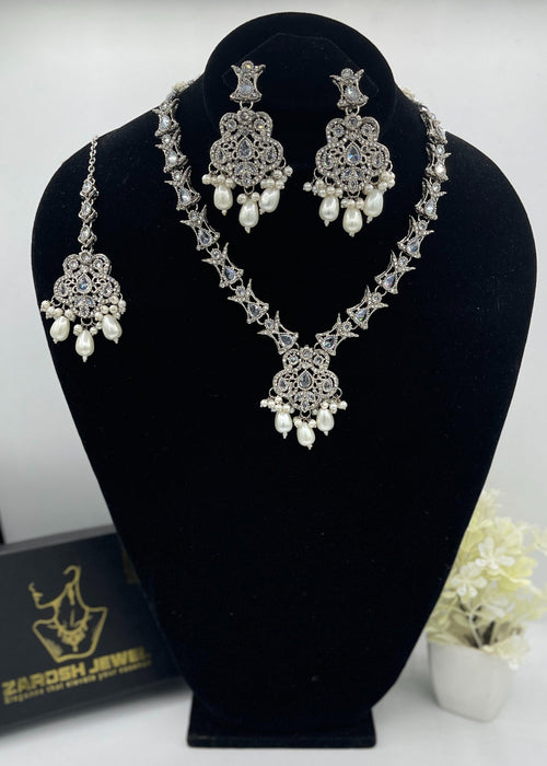 Shop the Nayab Luxe Necklace set from Zarosh Jewel