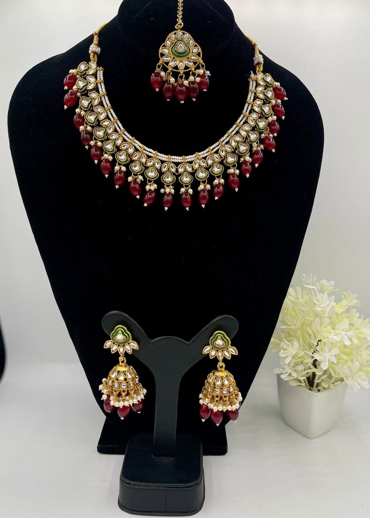Shop the Nayla Kundan Necklace Set from Zarosh Jewel