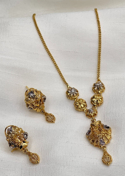 Shop the Nusayba Jewelery Set from Zarosh Jewel