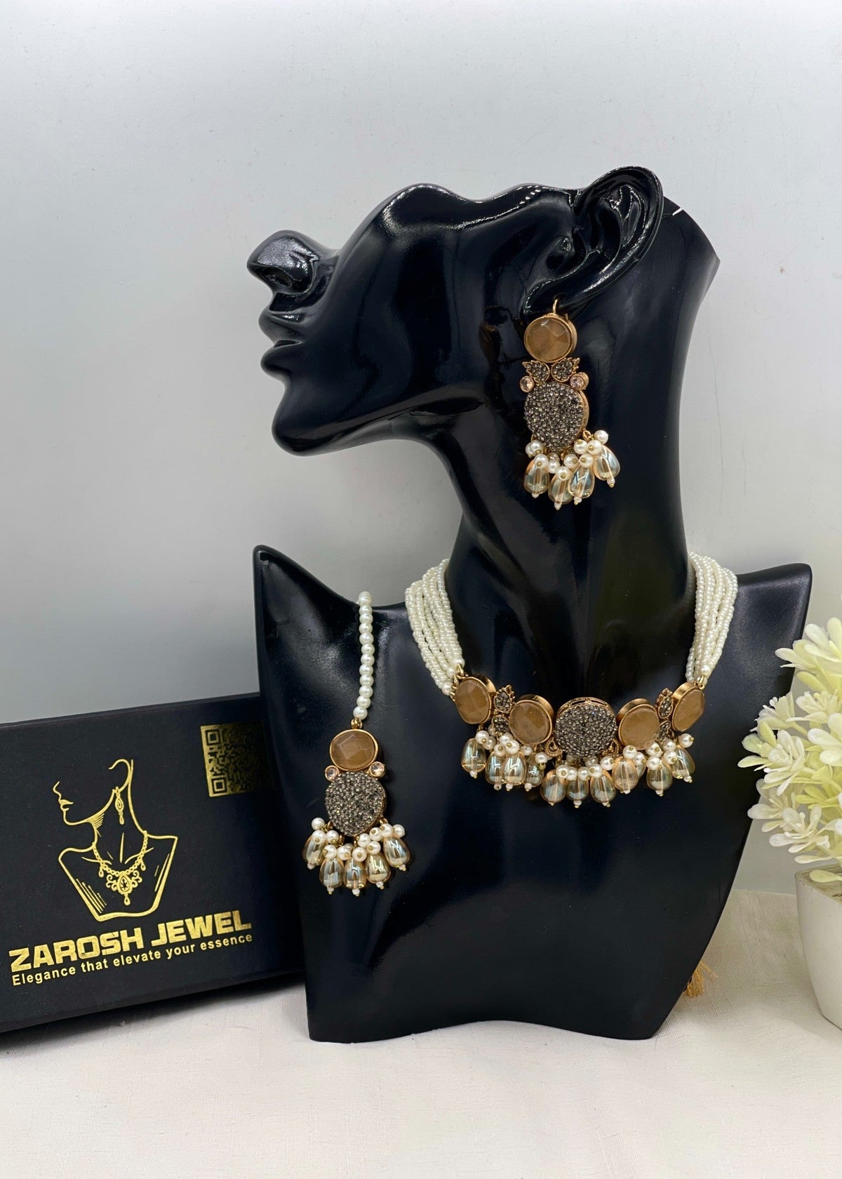 Shop the Pariza Premium Choker Set from Zarosh Jewel