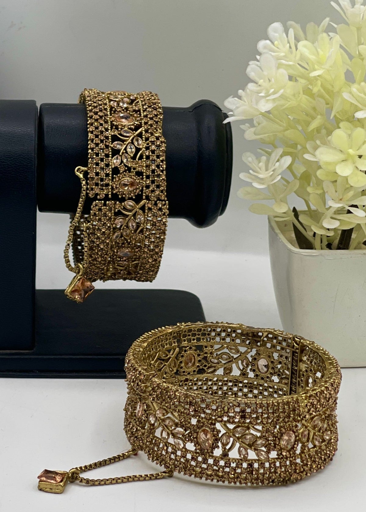 Shop the Rafiya Openable Bangle Set from Zarosh Jewel