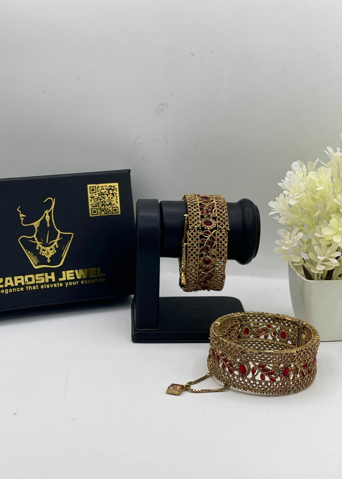 Shop the Rafiya Openable Bangle Set from Zarosh Jewel