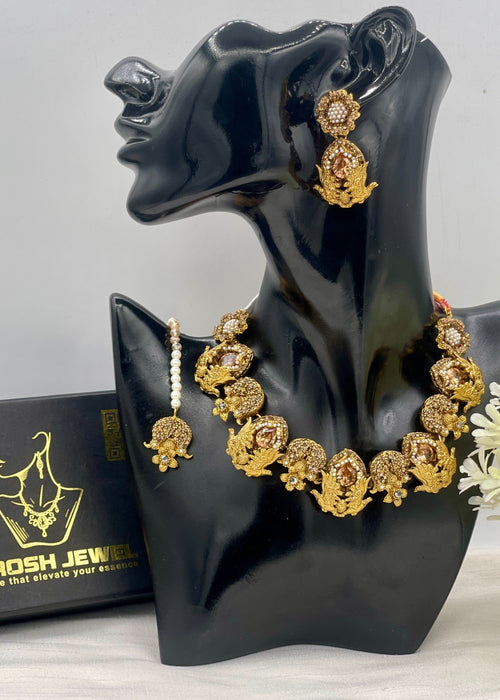 Shop the Roaa Elegent Choker Set from Zarosh Jewel