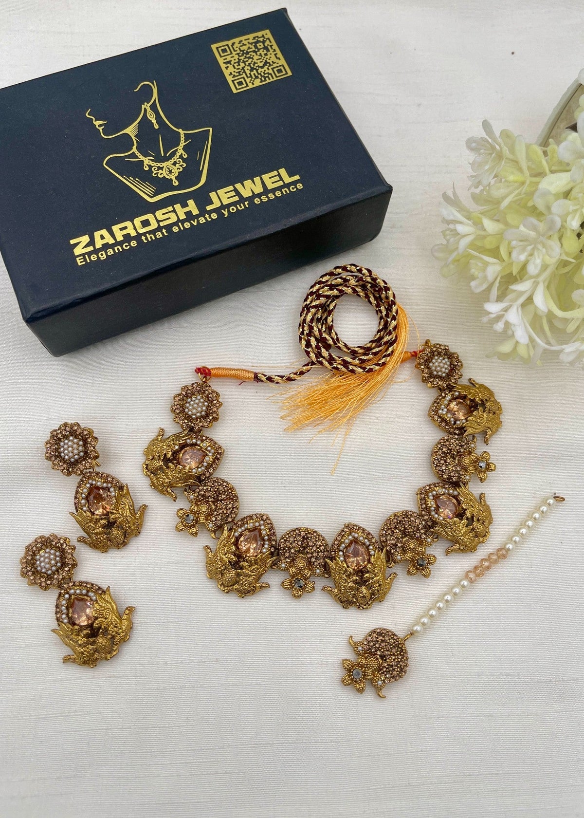 Shop the Roaa Elegent Choker Set from Zarosh Jewel