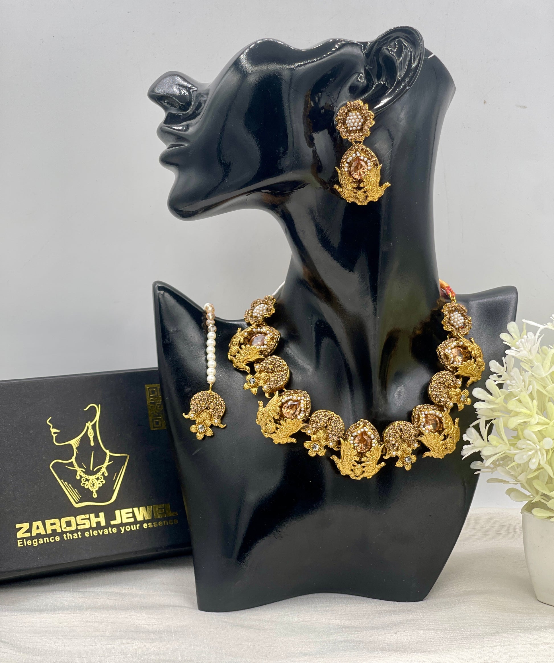 Roaa Elegent Choker Set