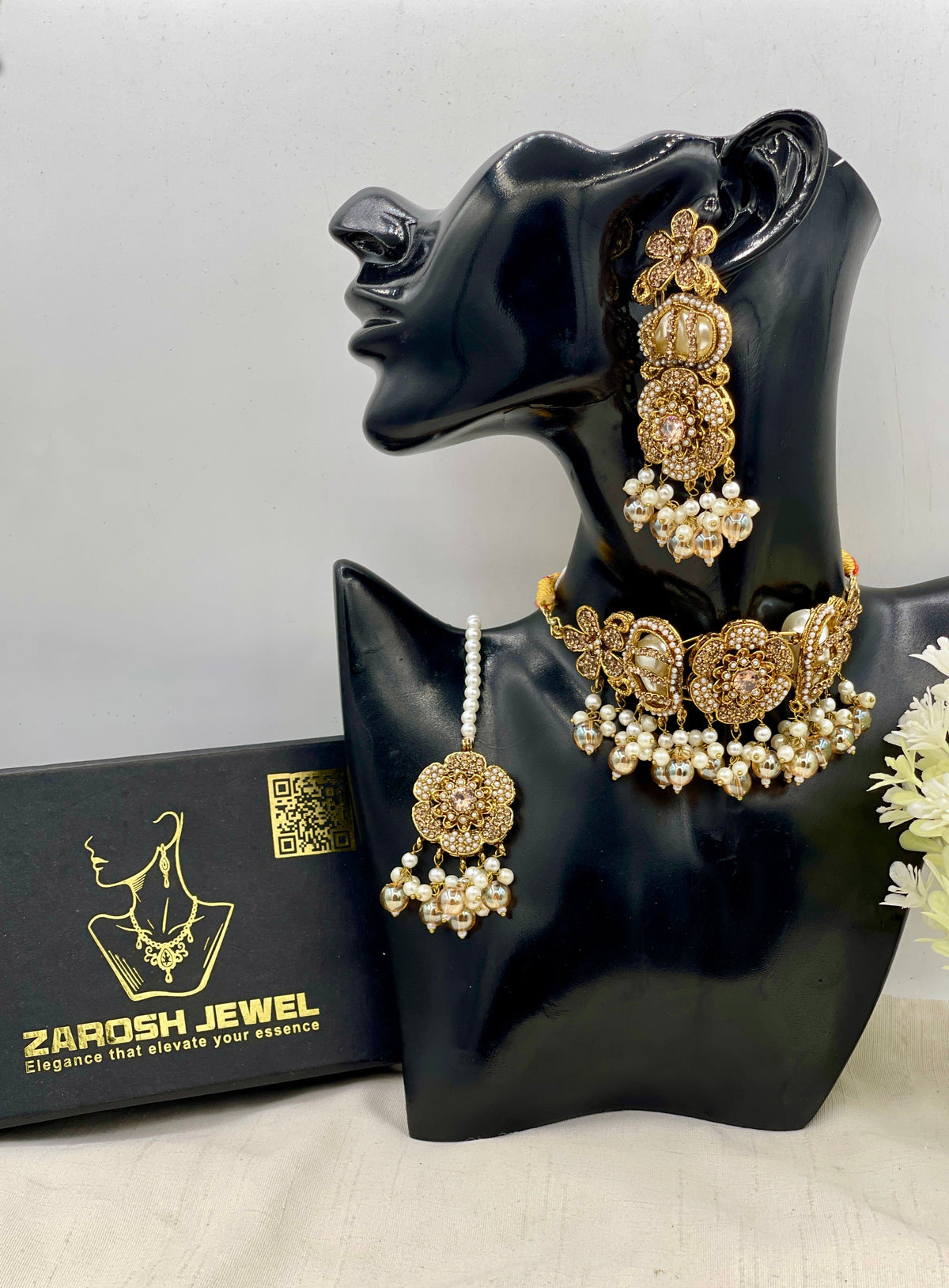 Shop the Romaisa Choker Set from Zarosh Jewel