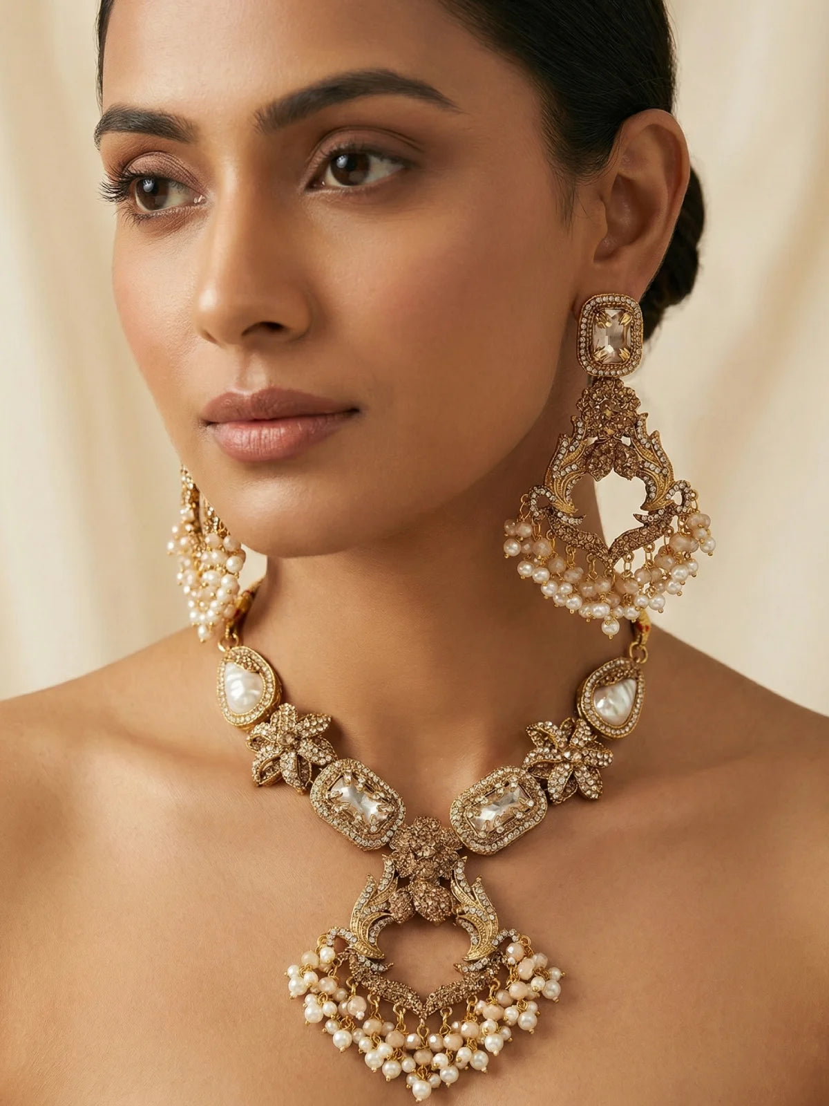 Royal charm Choker Set