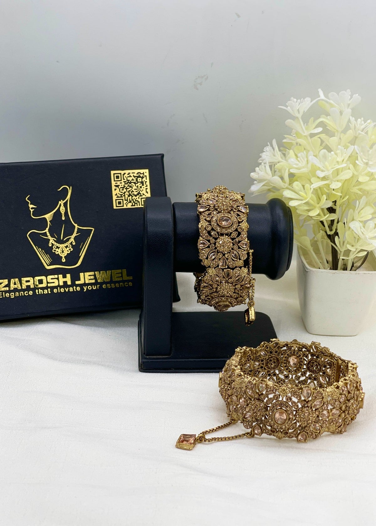 Shop the Royal-taj Openable Bangle from Zarosh Jewel