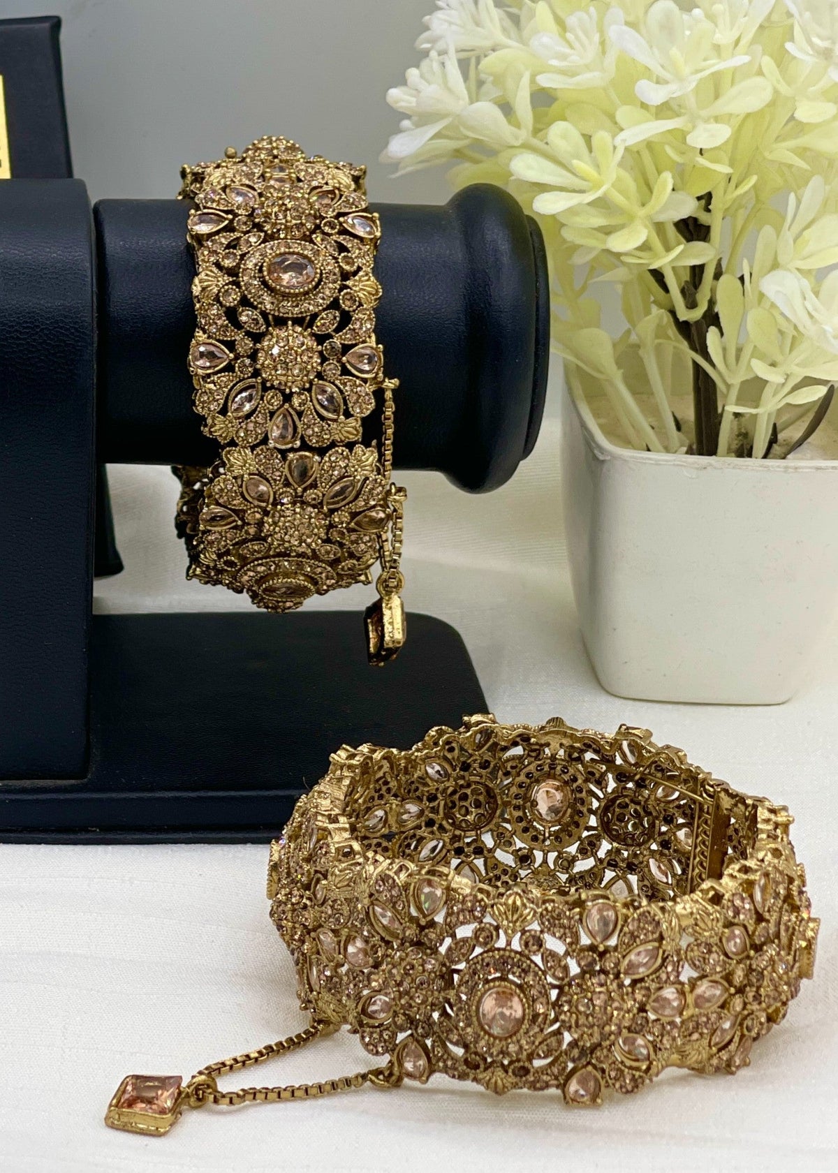Shop the Royal-taj Openable Bangle from Zarosh Jewel