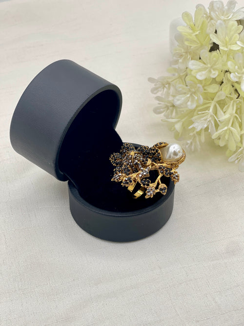 Shop the Ruqaiyya Elegant Ring from Zarosh Jewel