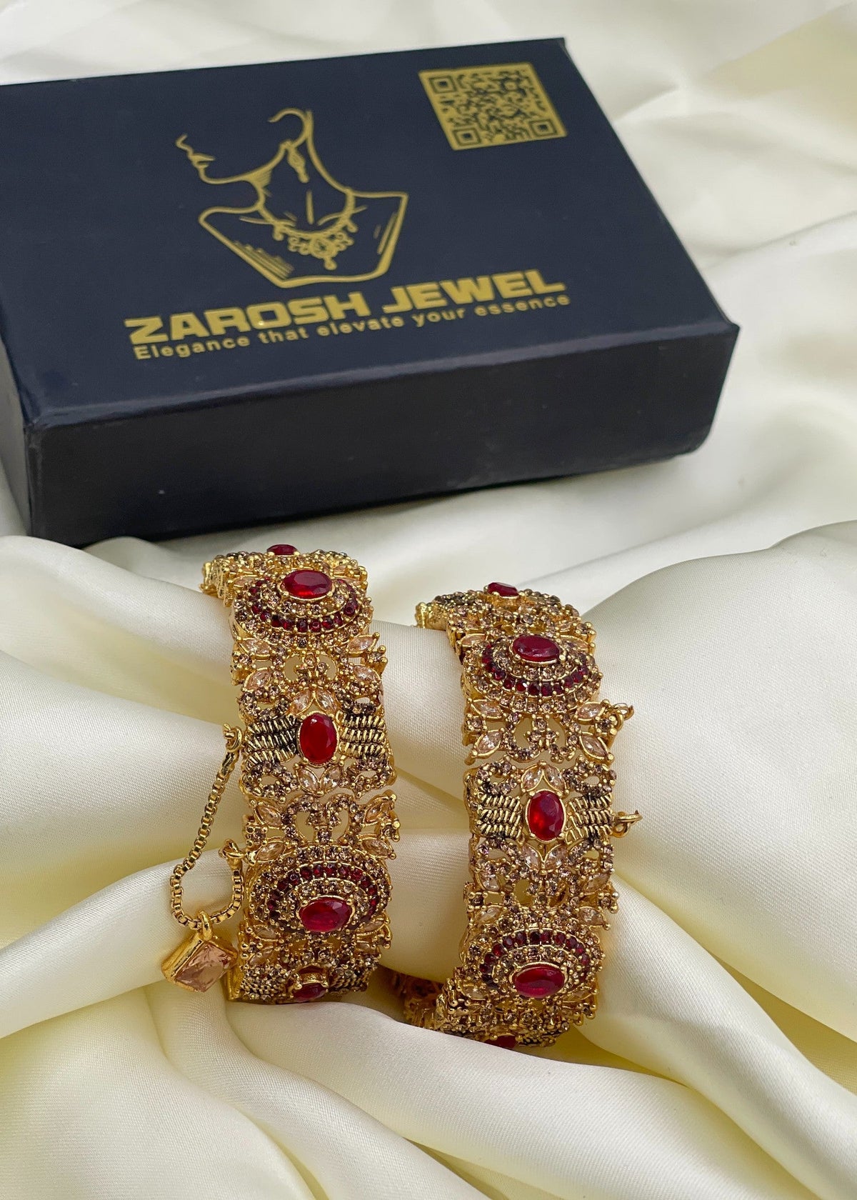 Shop the SAFA Openable Bangle Set from Zarosh Jewel