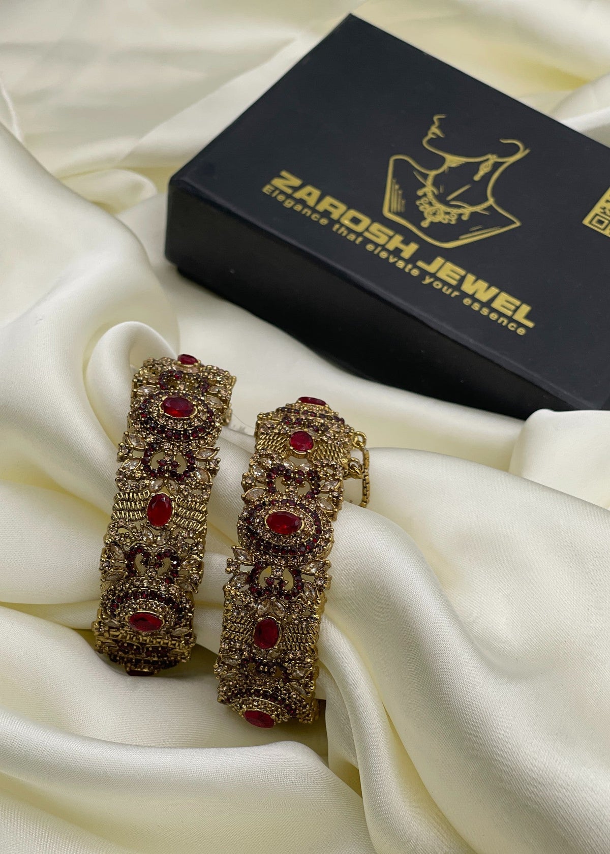 Shop the SAFA Openable Bangle Set from Zarosh Jewel