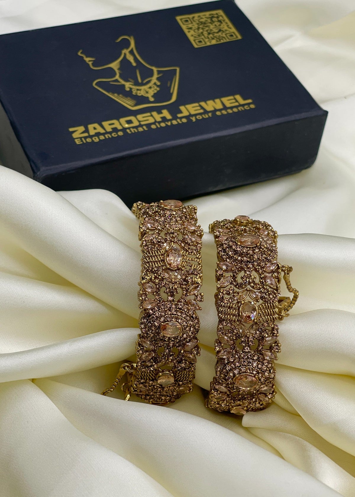 Shop the SAFA Openable Bangle Set from Zarosh Jewel