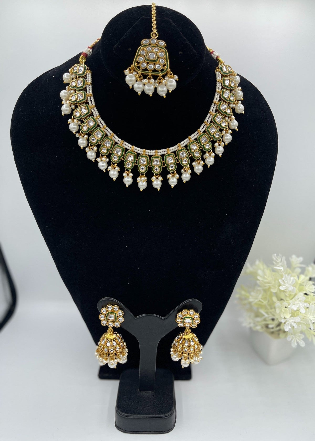 Shop the Sahar Kundan Necklace Set from Zarosh Jewel