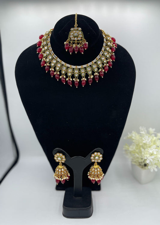 Shop the Sahar Kundan Necklace Set from Zarosh Jewel