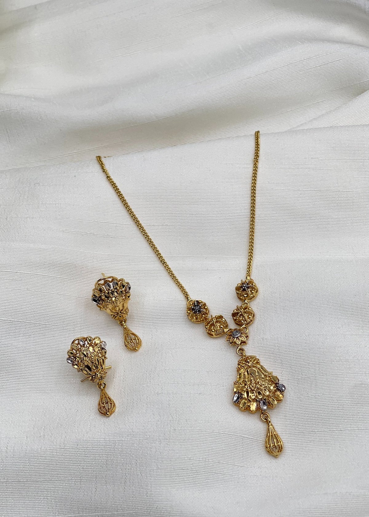 Shop the Salsabil Jewelery Set from Zarosh Jewel