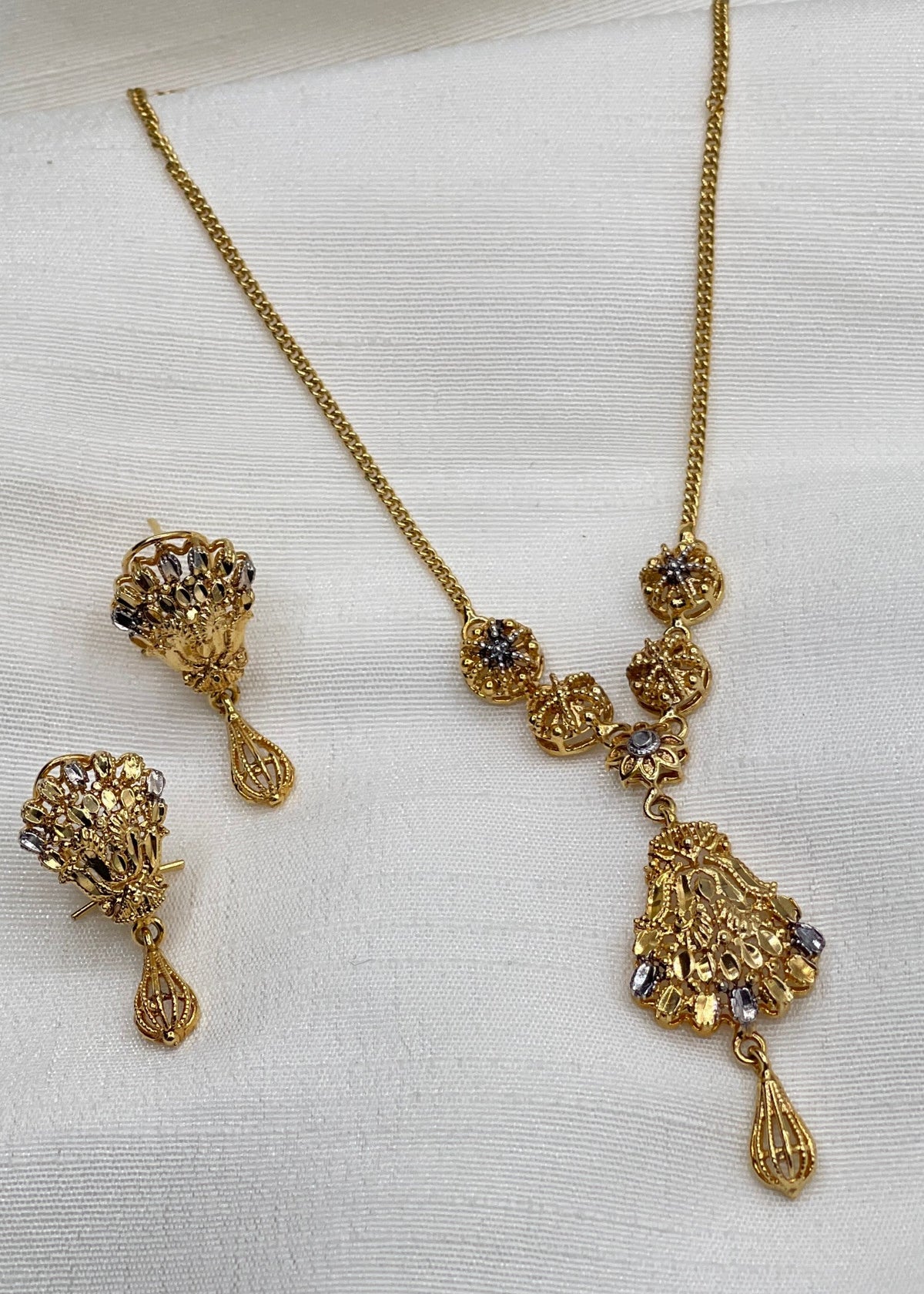 Shop the Salsabil Jewelery Set from Zarosh Jewel
