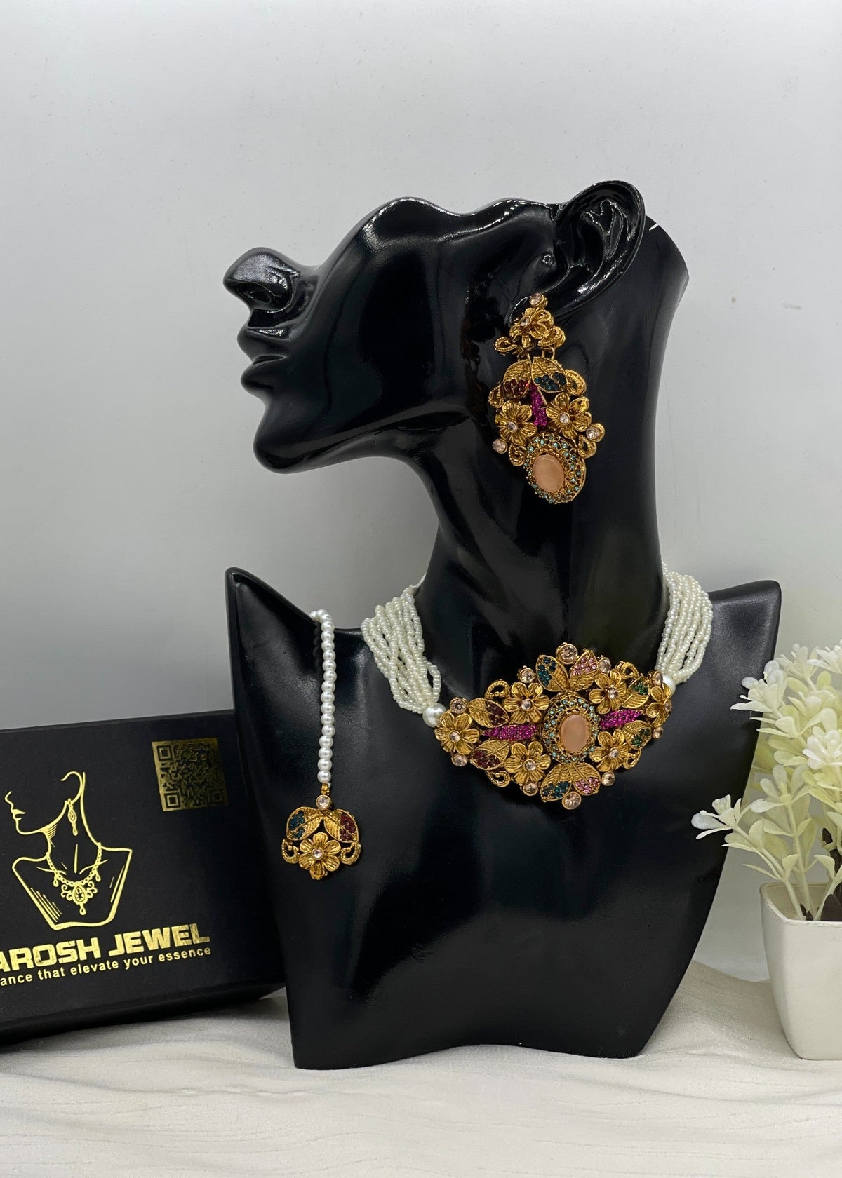 Shop the Samavia Choker set from Zarosh Jewel