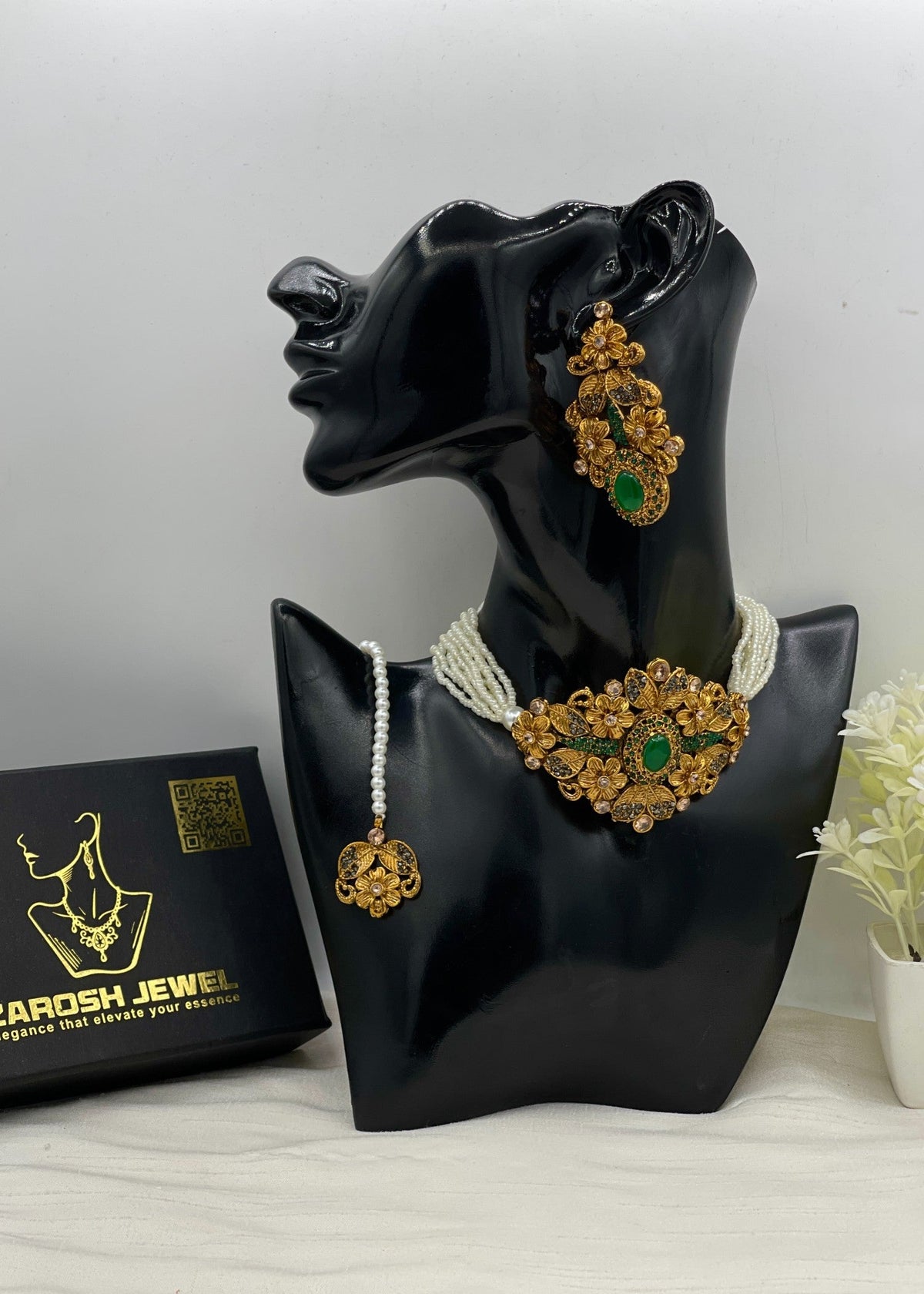 Shop the Samavia Choker set from Zarosh Jewel
