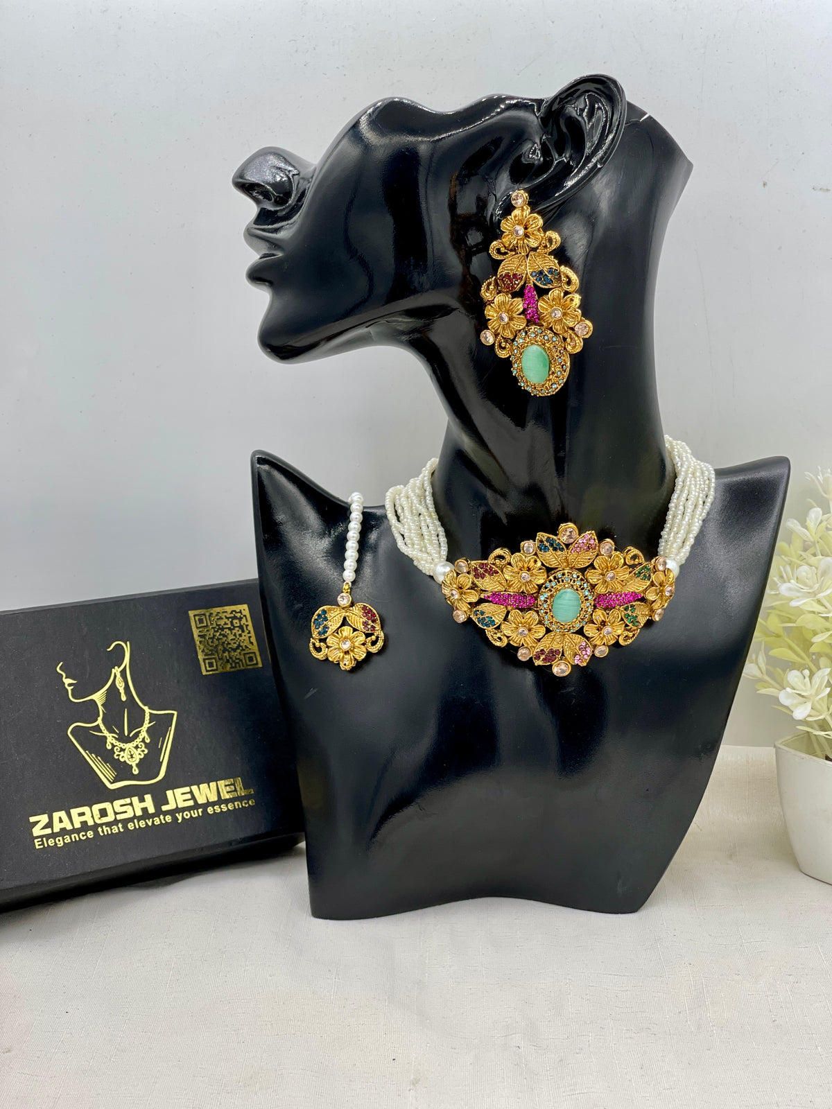 Shop the Samavia Choker set from Zarosh Jewel