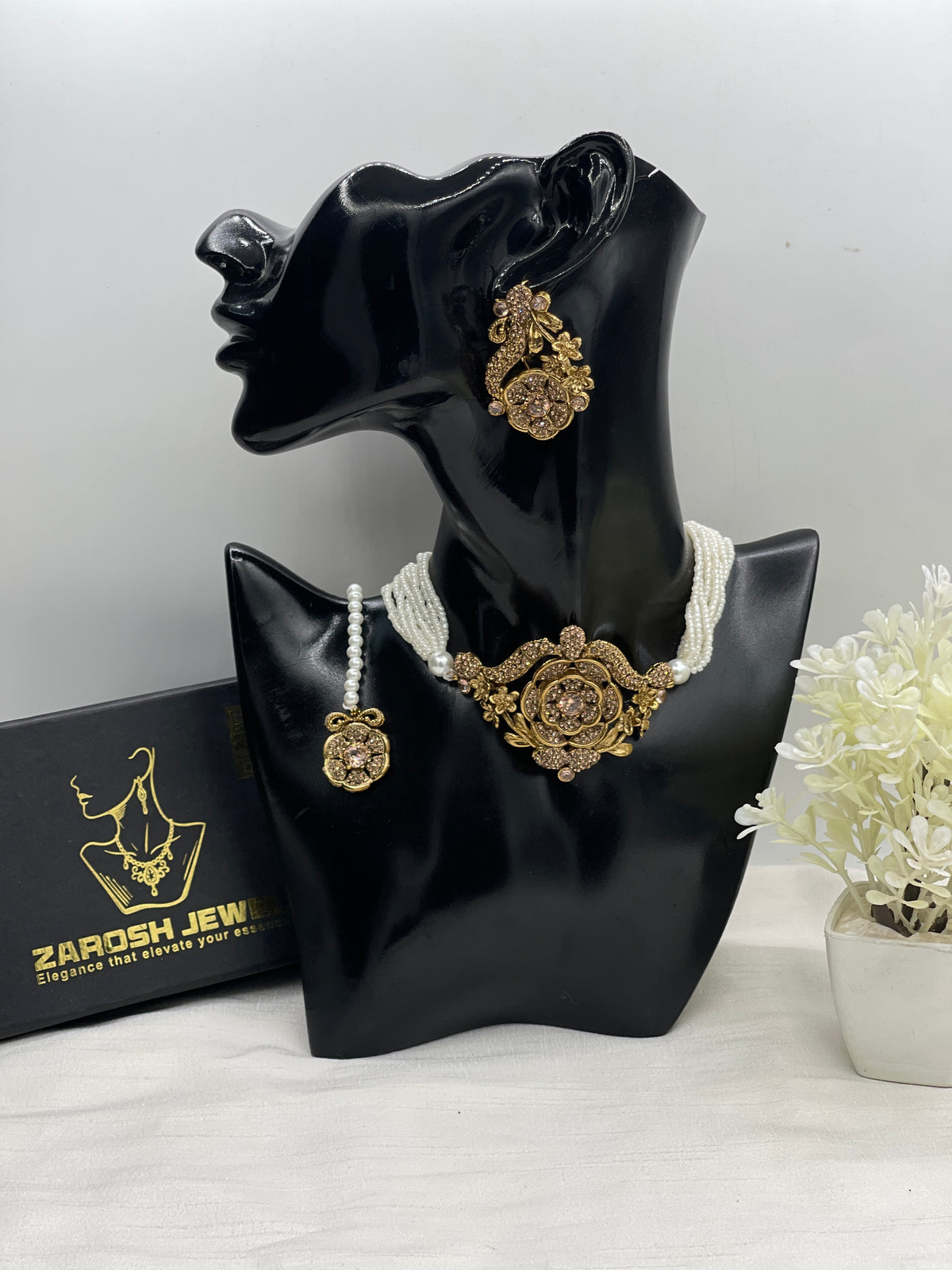 Shop the Samreen Choker Set from Zarosh Jewel