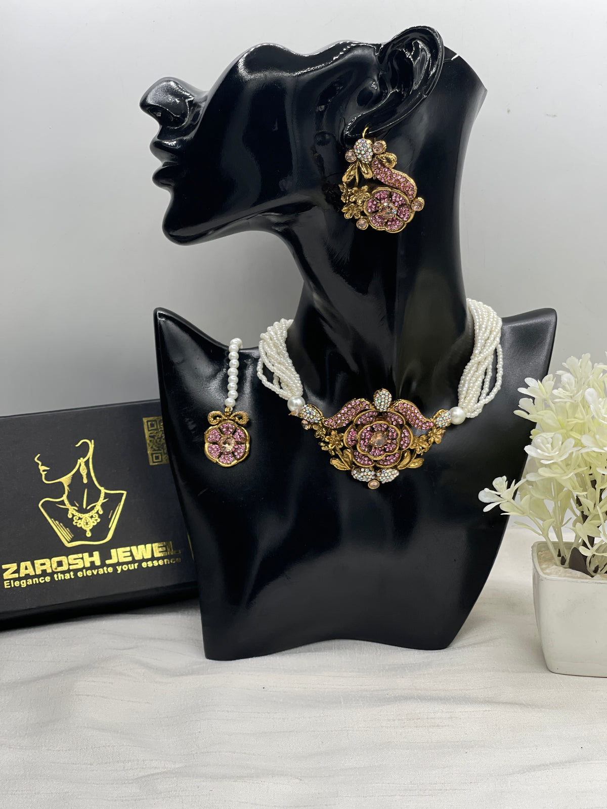 Shop the Samreen Choker Set from Zarosh Jewel