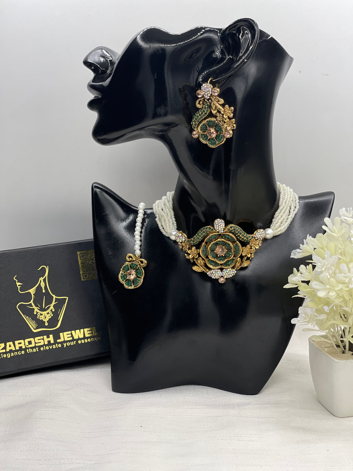 Shop the Samreen Choker Set from Zarosh Jewel