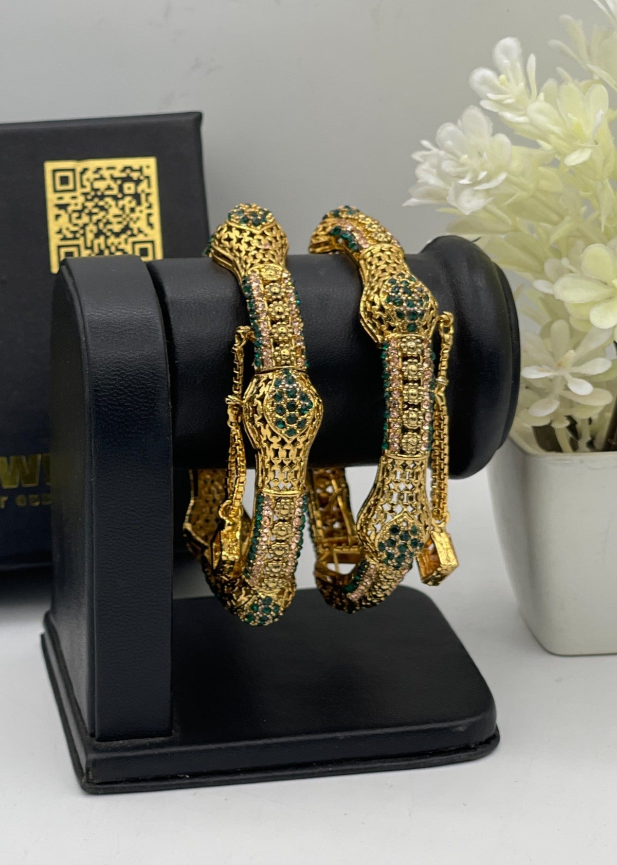 Shop the Sanam Bangle Set from Zarosh Jewel