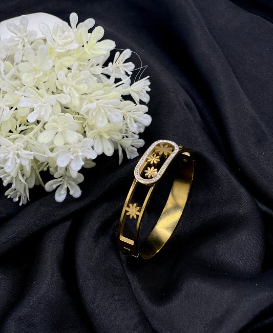 Shop the Sawera Openable Bracelet from Zarosh Jewel