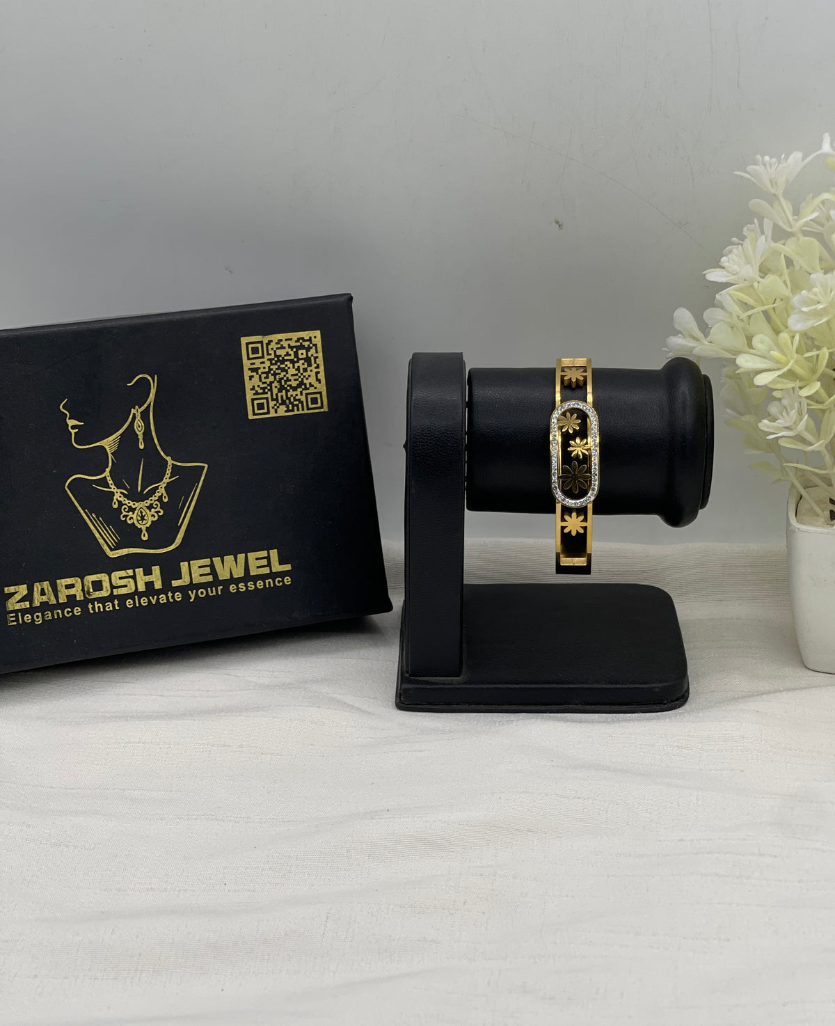 Shop the Sawera Openable Bracelet from Zarosh Jewel