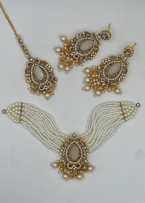 Shop the Serenelle Pearl Glow Choker Set from Zarosh Jewel