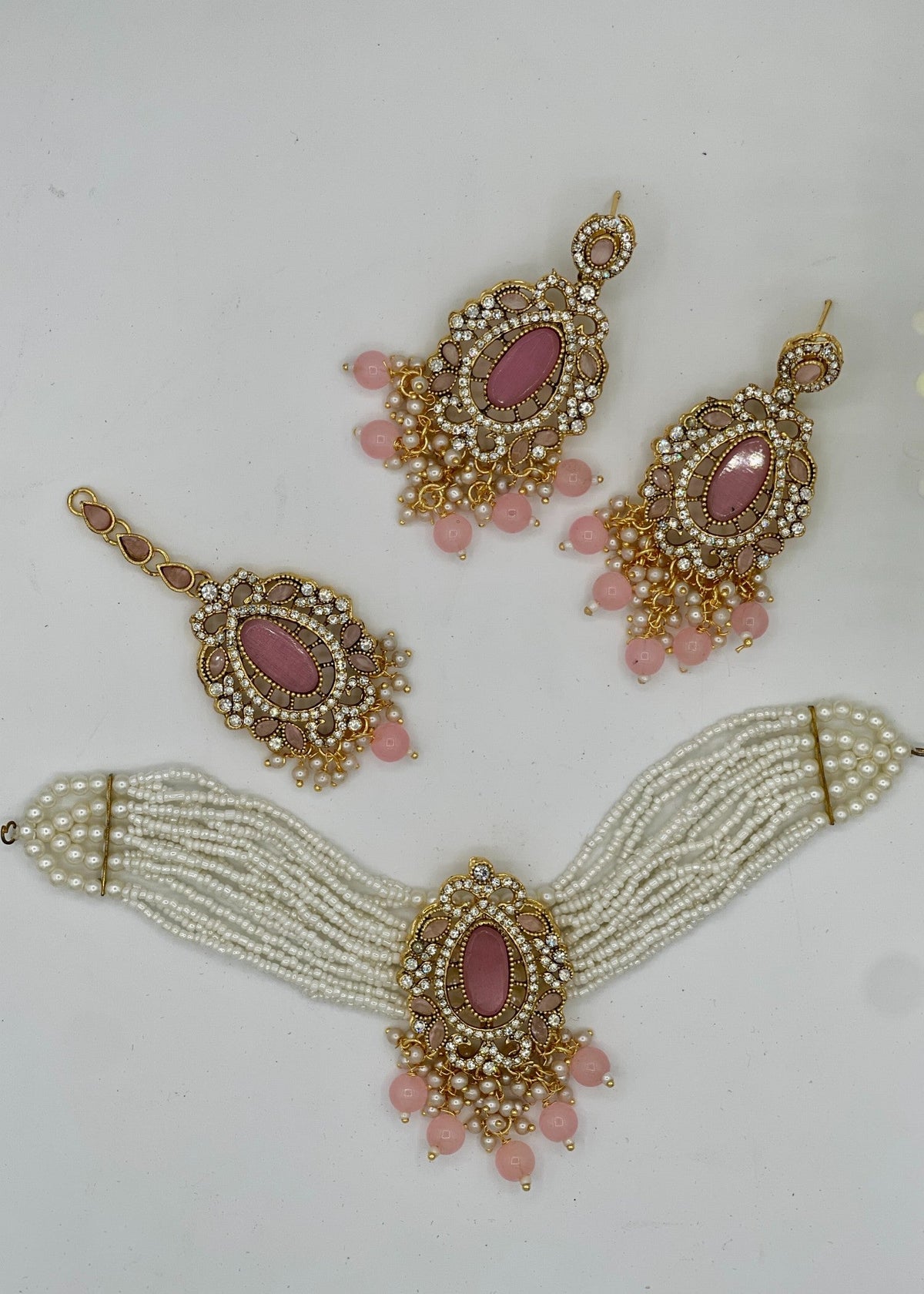 Shop the Serenelle Pearl Glow Choker Set from Zarosh Jewel