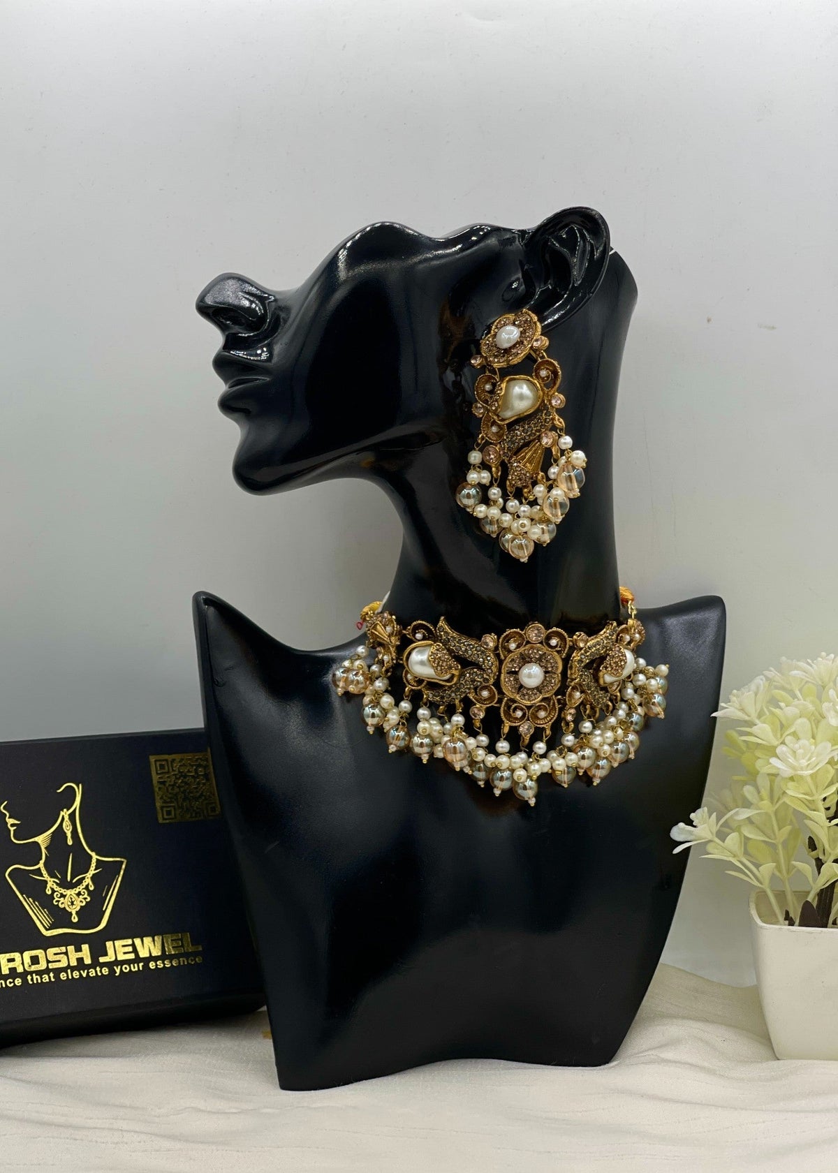 Shop the Shaista Choker set from Zarosh Jewel