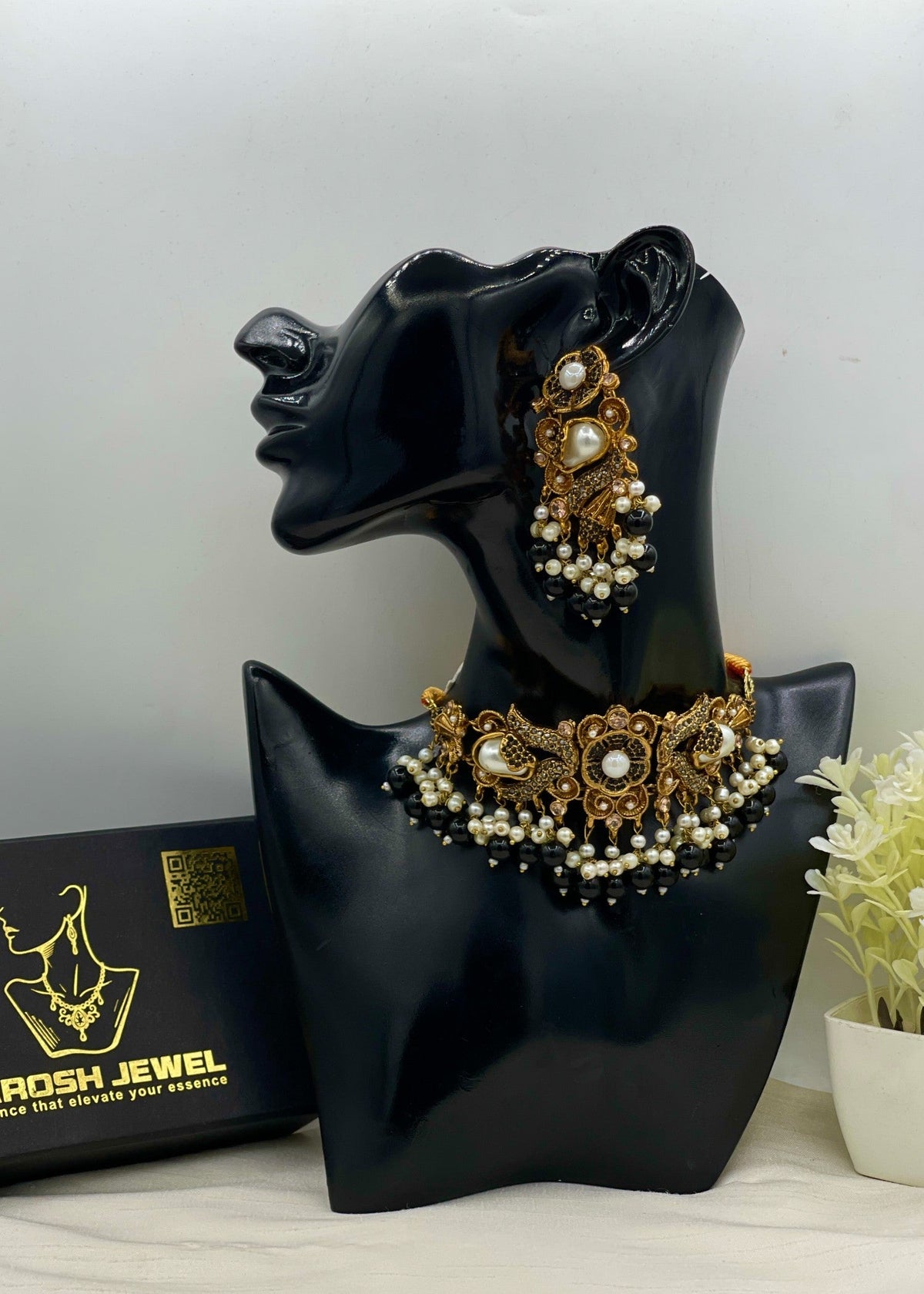 Shop the Shaista Choker set from Zarosh Jewel