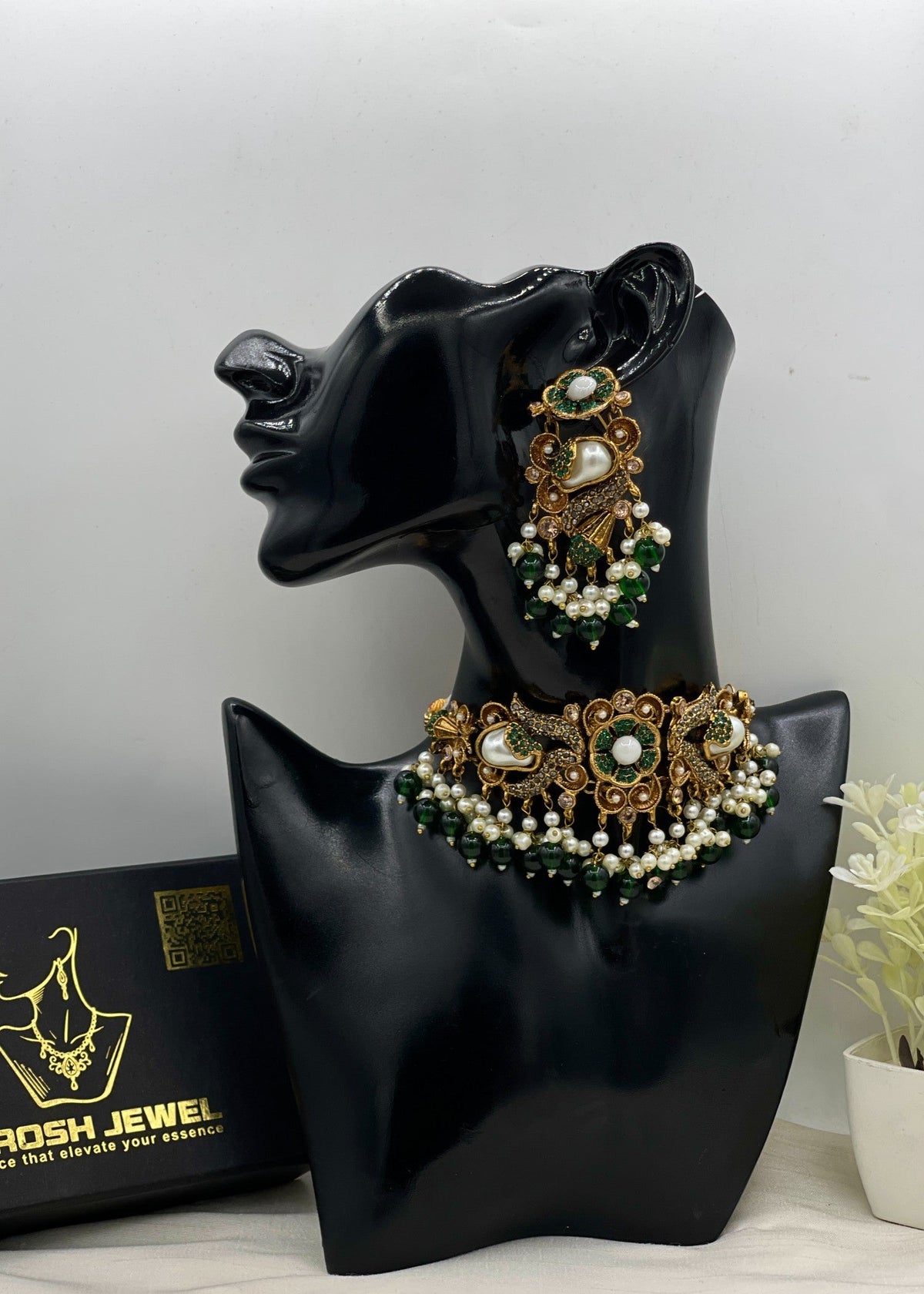 Shop the Shaista Choker set from Zarosh Jewel